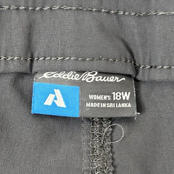 Eddie Bauer 18W x 6.5 First Ascent Hiking Shorts Gray Nylon Blend Outdoors - Picture 2 of 4